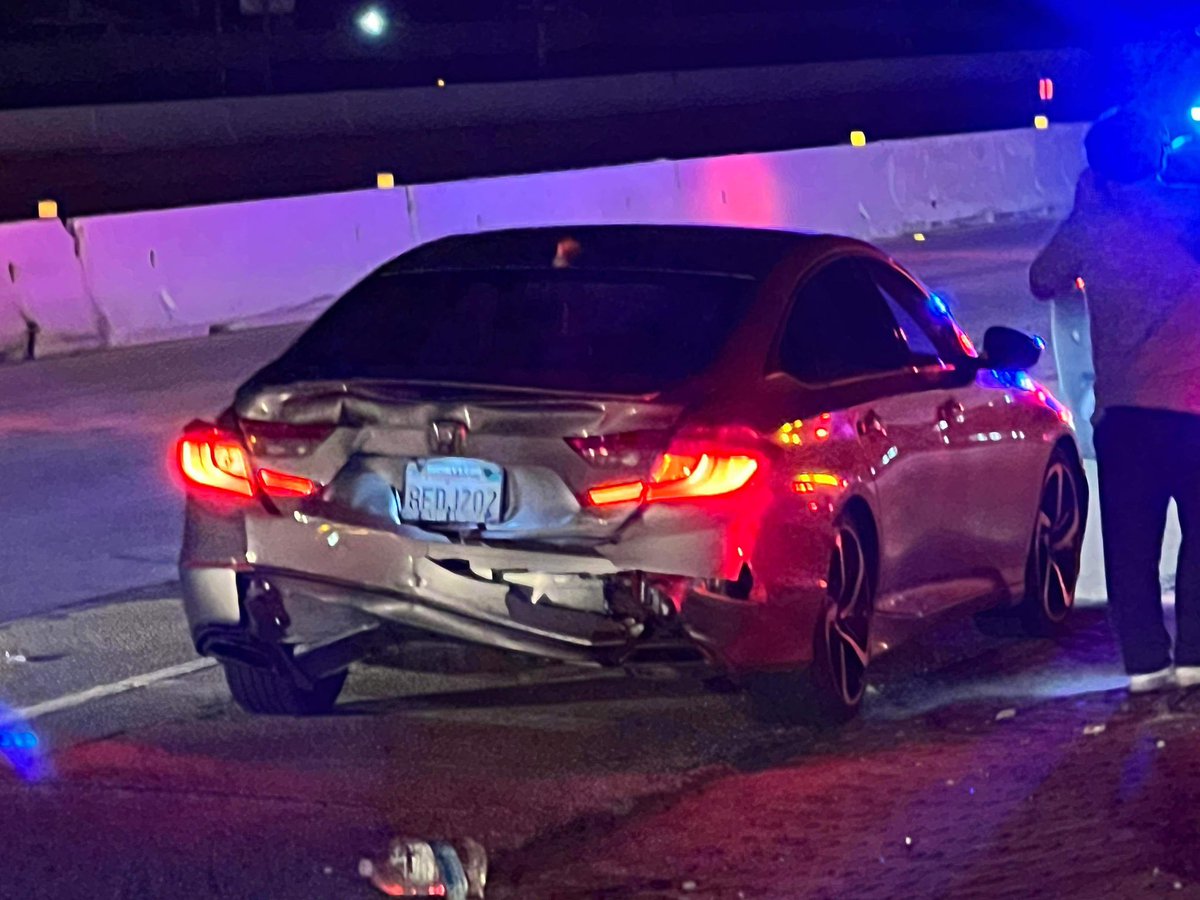 Lancaster,ca: 902t/902r(traffic collision with injures/rescue responding) 14 Freeway Southbound at Ave H,3 vehicles. 