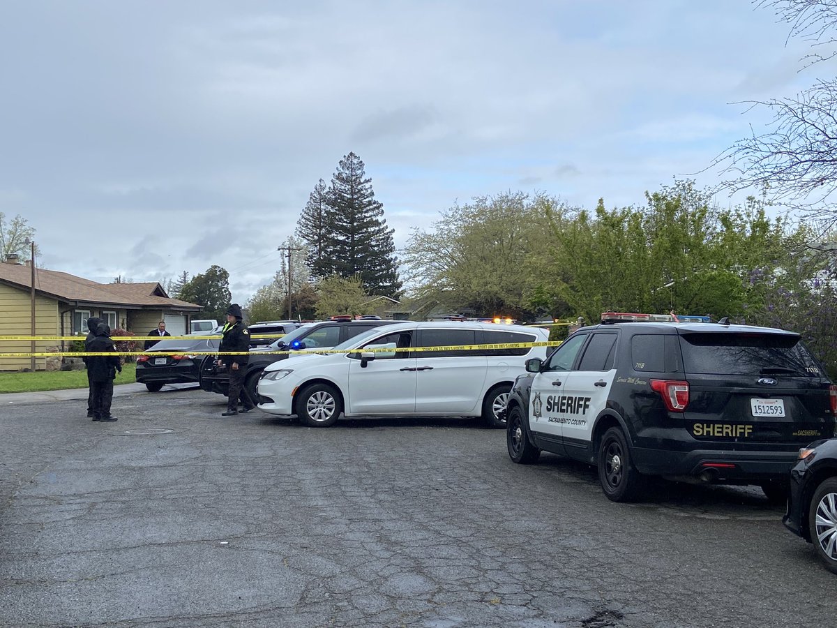 @sacsheriff is investigating after deputies shot and killed a man near Rio Linda and Elkhorn boulevards in Rio Linda. Happened just after 8:15 this morning. Family called saying the man was suicidal. Officials say he was holding a knife and approaching a deputy