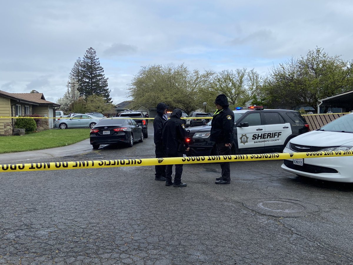 @sacsheriff is investigating after deputies shot and killed a man near Rio Linda and Elkhorn boulevards in Rio Linda. Happened just after 8:15 this morning. Family called saying the man was suicidal. Officials say he was holding a knife and approaching a deputy