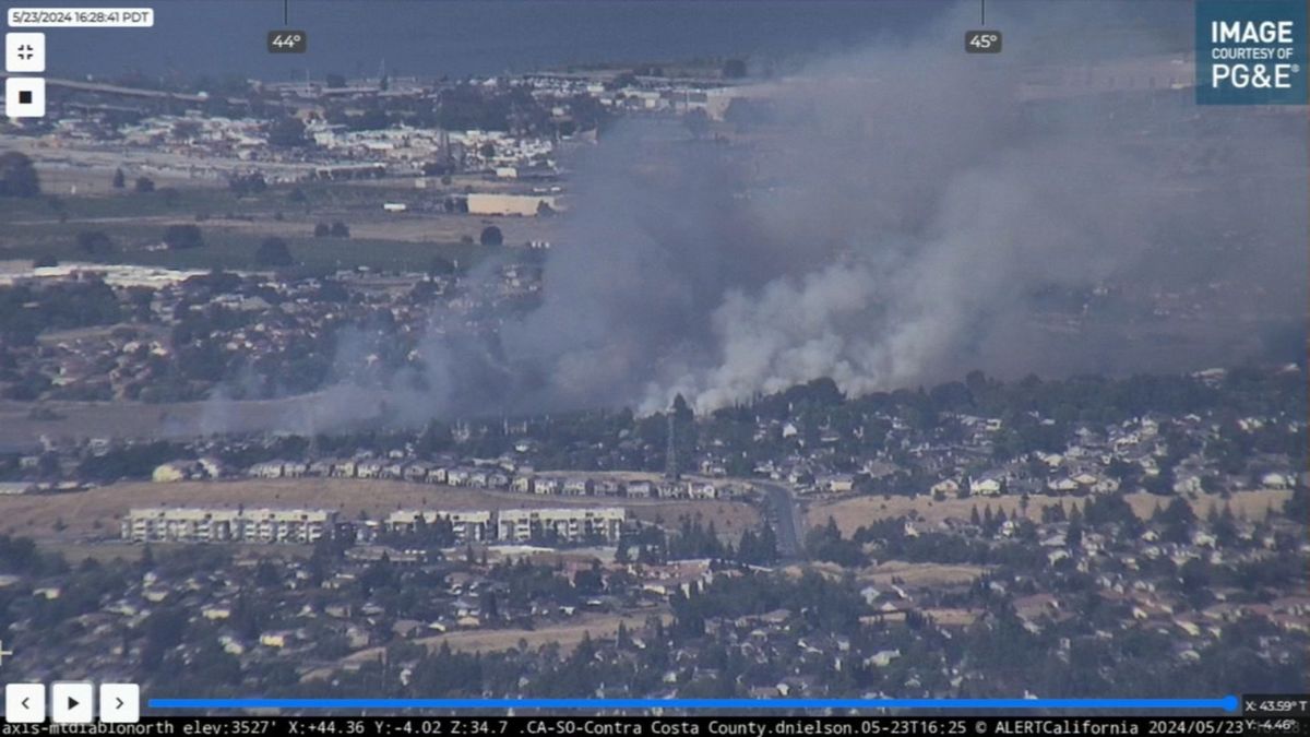 Crews contain 2 separate fires burning in East Bay