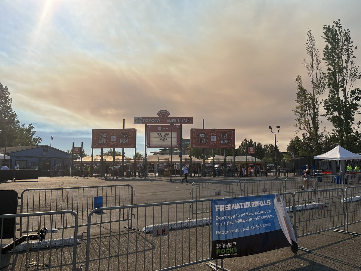 Smoke from a fire in Oroville is the backdrop for the New Kids on the Block concert at the Toyota Amphitheatre in Wheatland tonight.Hundreds of fans are finding ways to handle the triple digit temperatures ahead of tonight