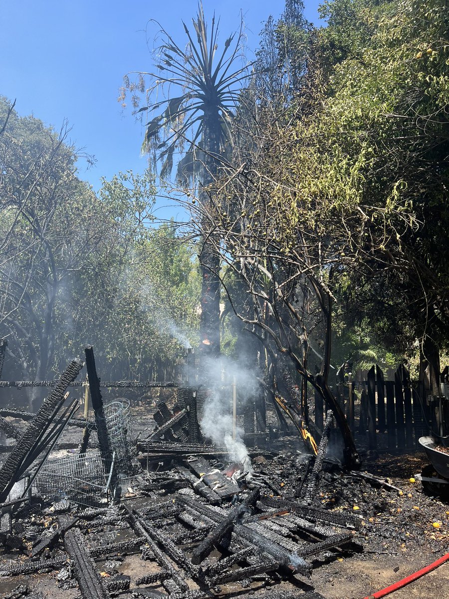 Structure Fire; 27th and E Streets in Midtown Sacramento. What began as a fence fire quickly spread to a structure and other exposures. Firefighters have contained and controlled the fire as they transition to investigation and overhaul of the incident