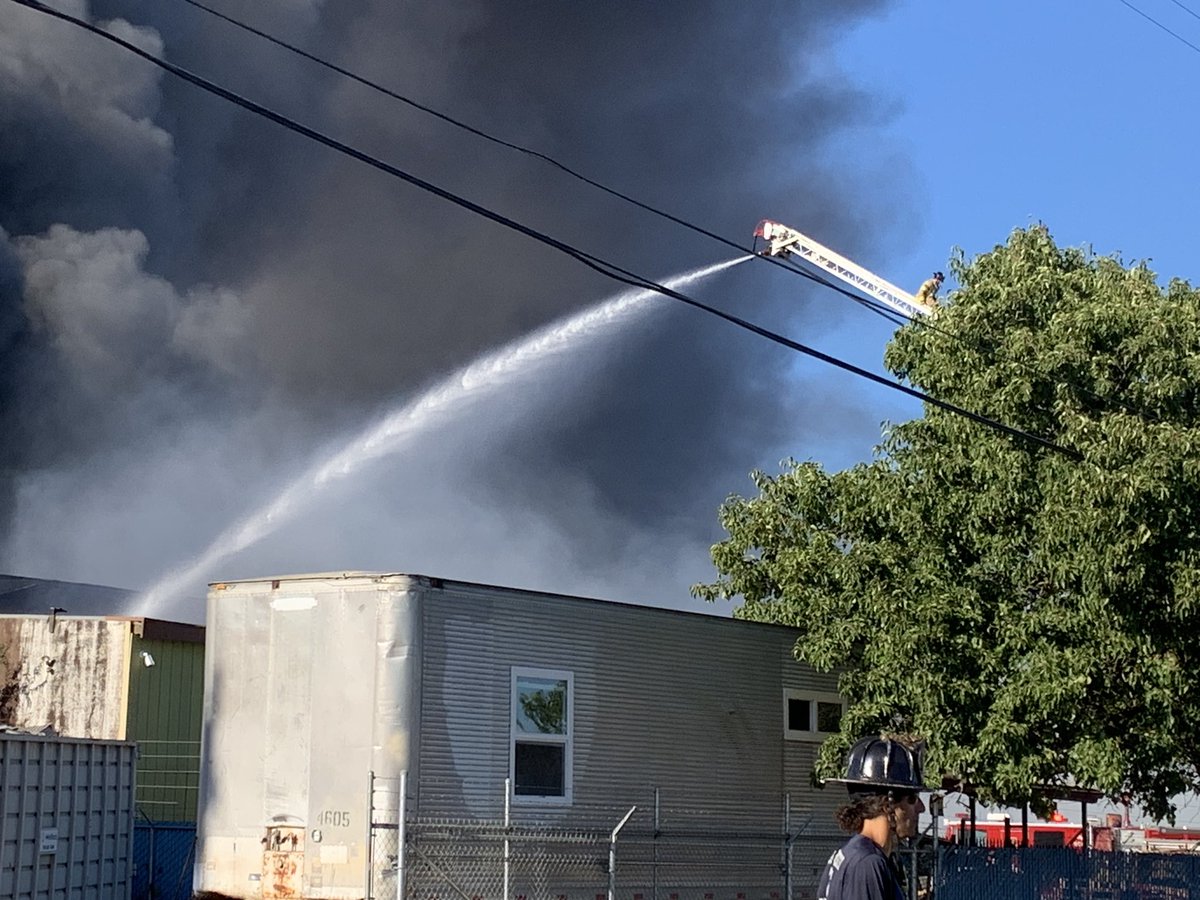 100 firefighters here between @SacFirePIO and @metrofirepio  - they are working to put a lot of water on the flames. Good news: no injuries reported. Investigator came on scene about an hour ago; right now the cause of the fire is under investigation