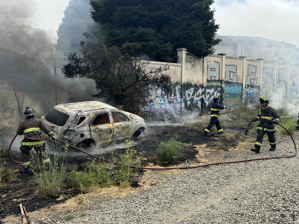 Engine 26 and Engine 20 extinguished an abandoned vehicle fire that began at 1145 AM on the railroad tracks in the area of Sobrante Park in East Oakland. The fire extended to nearby vegetation but crews successfully prevented it from threatening the homes and buildings close by