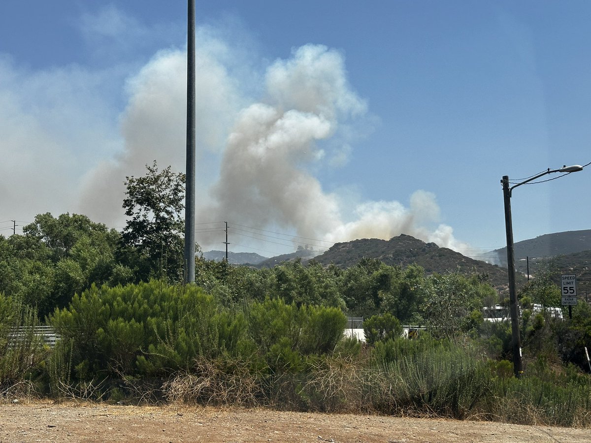 @CALFIRESANDIEGO is at scene of a vegetation fire near Millar Ranch Road and Millar Anita Lane in the San Miguel area. Three acres, moderate rate of spread. Immediate structure threat in area; Shelter-In-Place Orders issued