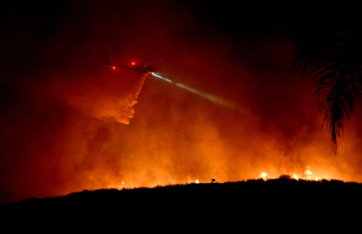 The linefire burns above homes in Highland, CA Thursday night