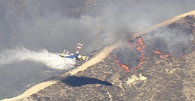 A few shots from the MountainFire airops doing great work with the rotors in high winds @VCFD @VCFD_PIO vcfdairops