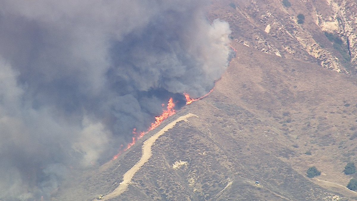 A few shots from the MountainFire airops doing great work with the rotors in high winds @VCFD @VCFD_PIO vcfdairops