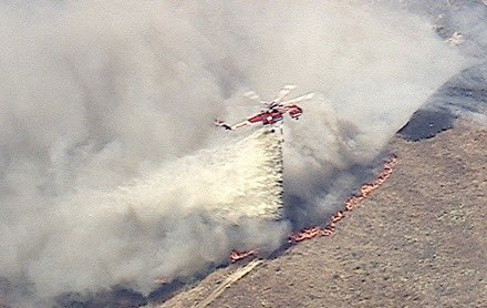 A few shots from the MountainFire airops doing great work with the rotors in high winds @VCFD @VCFD_PIO vcfdairops