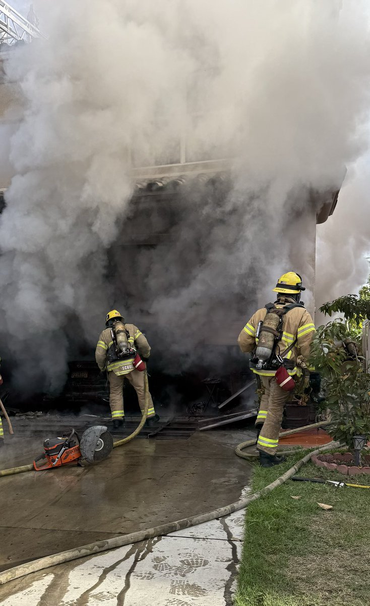 Residents called 9-1-1 at 9:31 a.m. to report their garage on fire and their cat possibly still inside their home on Partridge Circle in @CityofLaPalma. Firefighters responded quickly, preventing the fire from spreading to the house and ensuring the residents and cat were safe