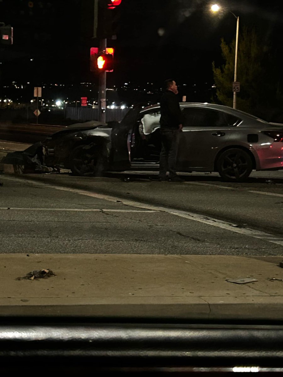 Palmdale,ca: 902t/902r(traffic collision with injures/rescue responding ) Sierra Hwy and  Ave P( Rancho Vista Blvd ) 2 vehicles