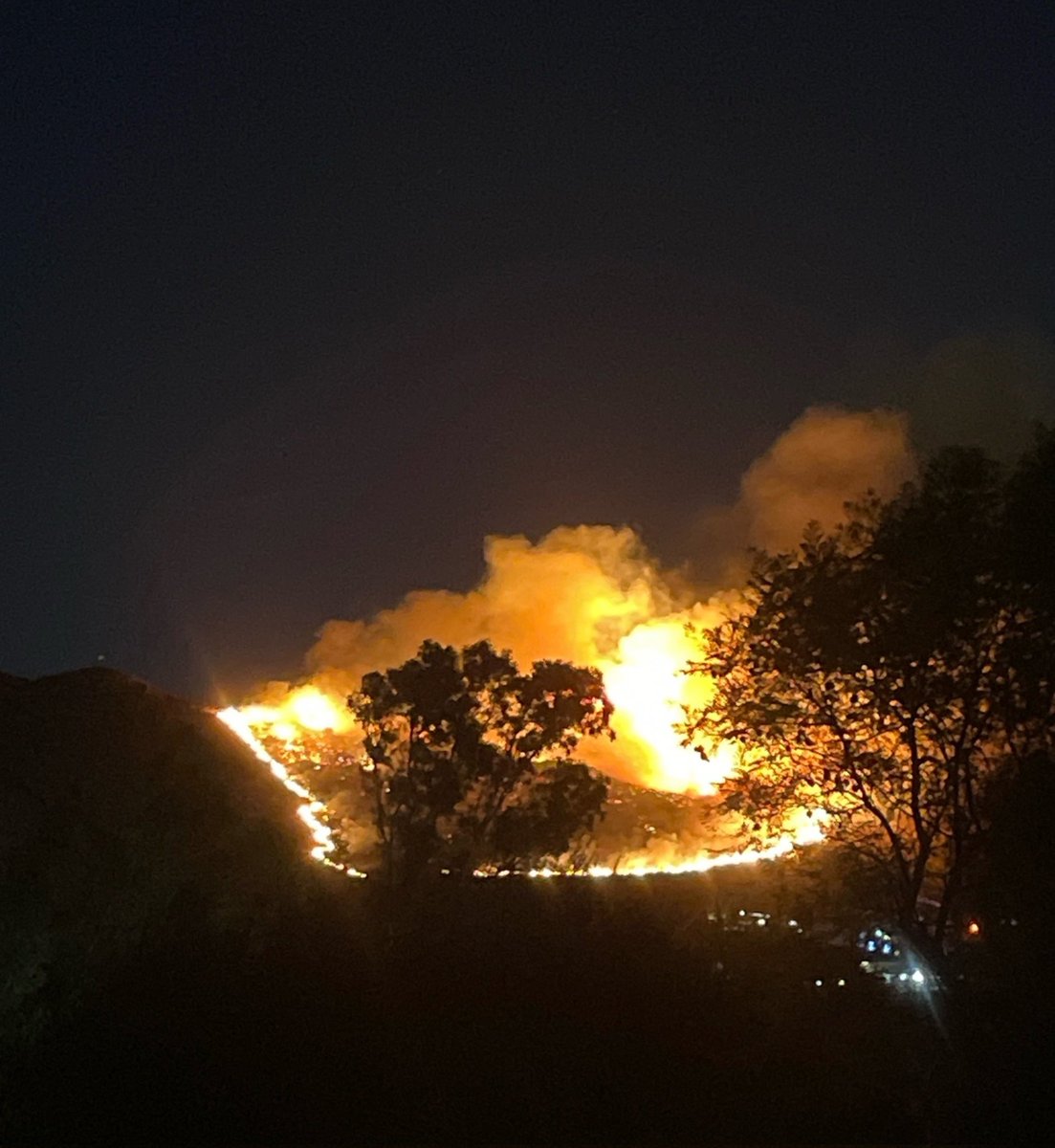 The Soto Fire has grown to 30 acres, with evacuations in place for surrounding communities. Jurupa Valley, Riverside County, California, USA  nnStay informed