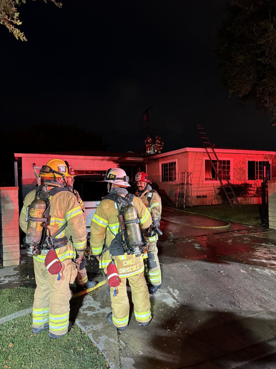 Residents smelled smoke & then saw a fast-moving blaze in their home on S. Linda Way in @CityofSantaAna. The family & their dog all escaped safely. Firefighters knocked down the fire and assessed one person for possible smoke inhalation, who declined transportation