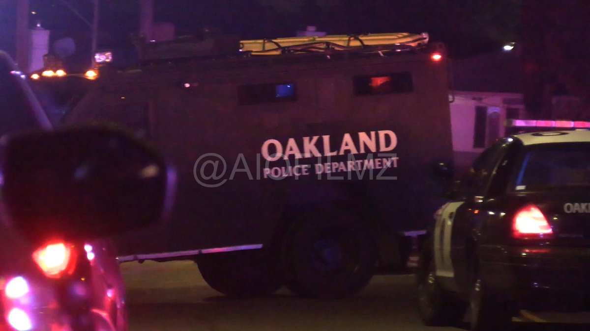 Oakland, CA: Oakland police are searching the area of MacArthur Blvd and 66th Ave after a police shooting occurred with an armed suspect. Police have surrounded a nearby apartment complex where the suspect fled into 