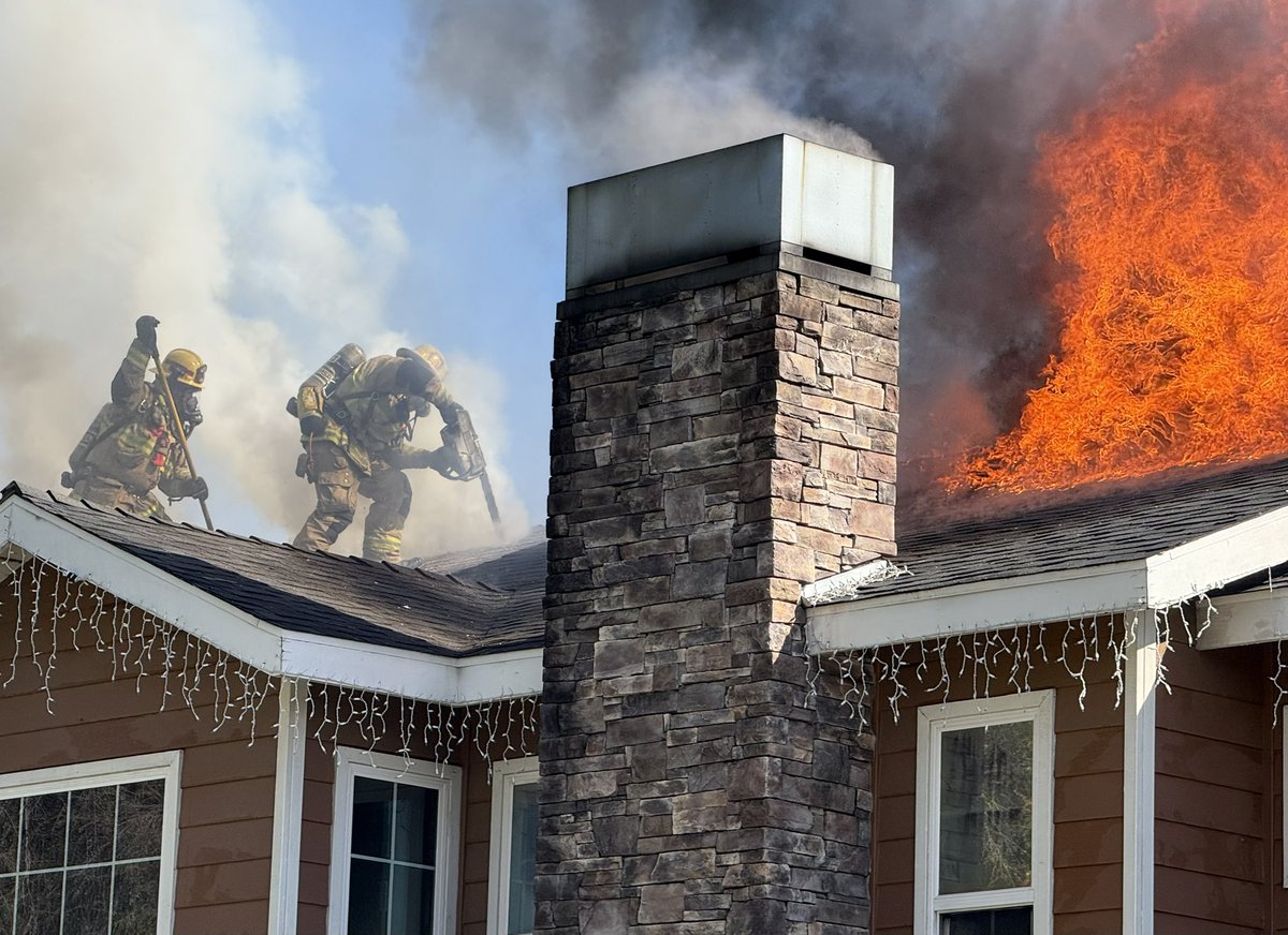 Structure fire incident on 11th Street concluded. 

With occupants already evacuated, #SBCoFD crews made a quick interior attack on the second floor fire, coordinating with roof-based truck company ventilation operations to bring the fire under control in under 25 minutes.