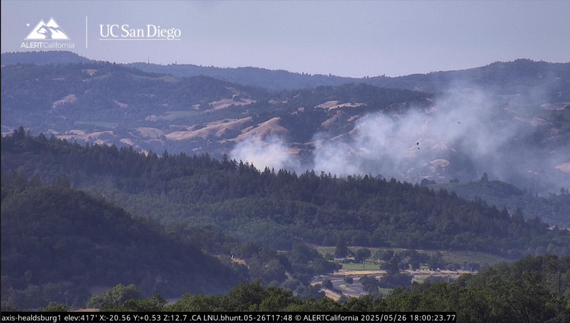 RockmoundFire: CAL FIRE and the Northern Sonoma Fire Protection District are at scene of a vegetation fire near the 23500 block of Vineyard Rd, Geyserville. The fire is approximately 3-5 acres burning in grass uphill. Five engines, a hand crew, two fixed-winged aircraft  