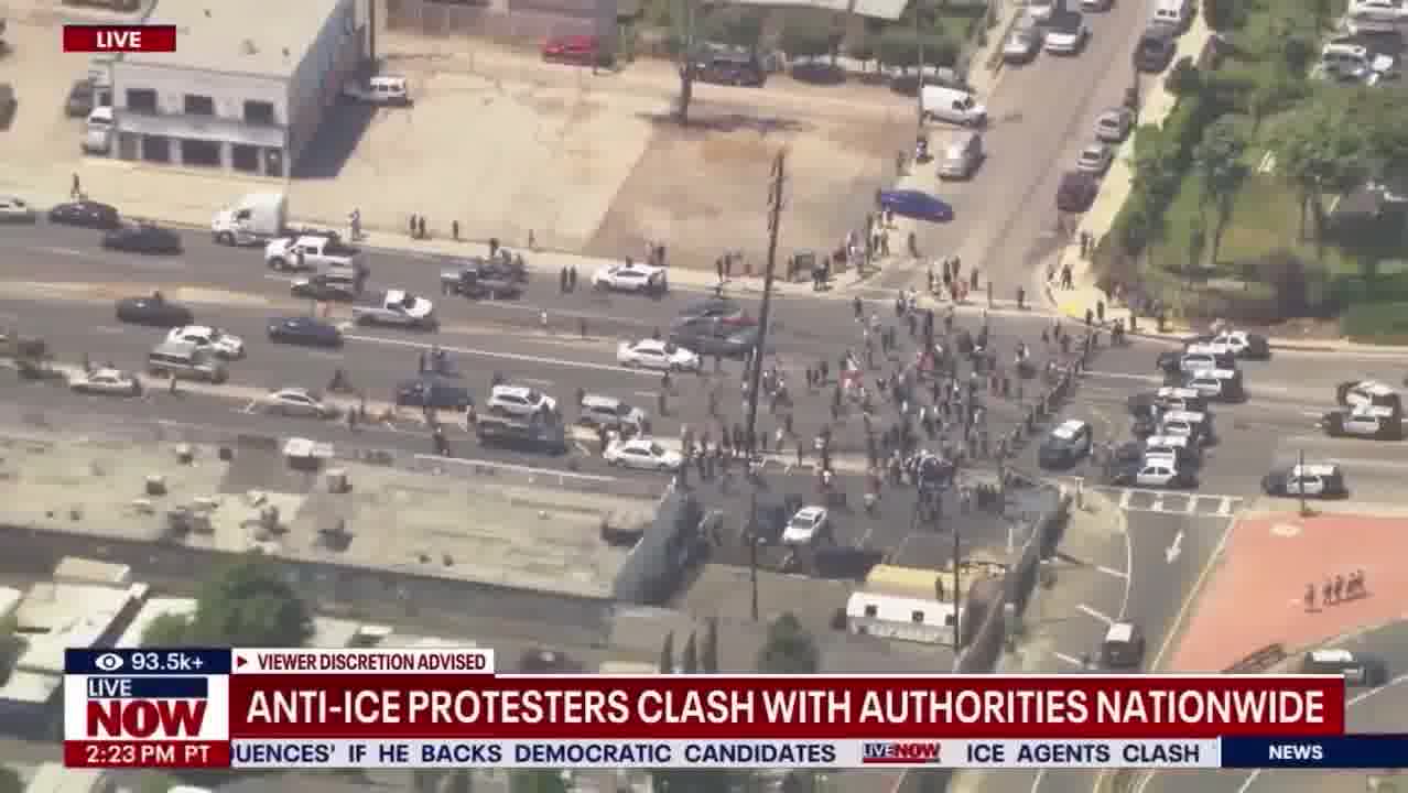 Heavy police presence in Los Angeles in front of protesters