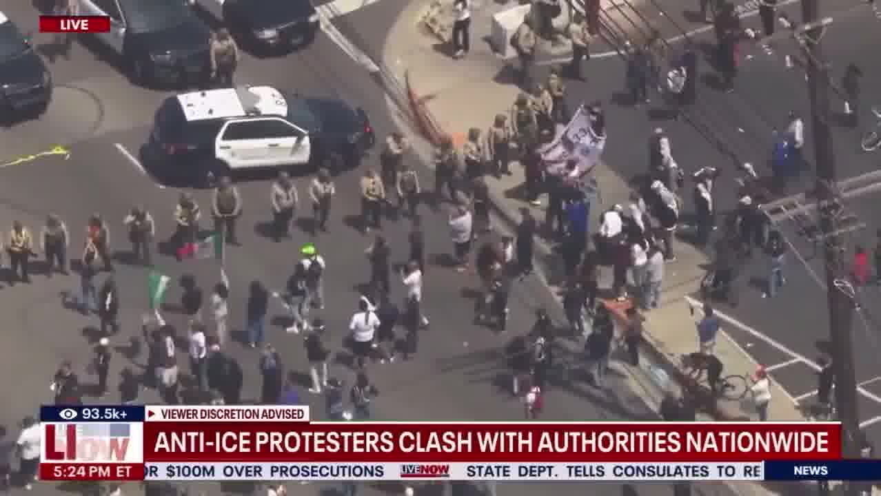 Heavy police presence in Los Angeles in front of protesters