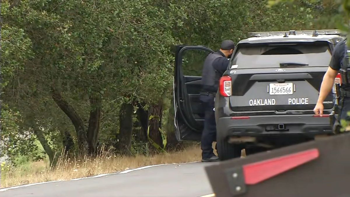 Man and woman found dead with gunshot wounds in Oakland, police say