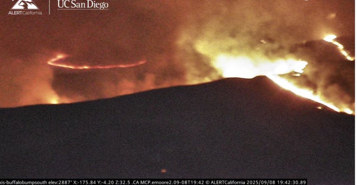 OrangeCounty South OC may be smelling smoke, there is currently a Fire on Camp Pendleton, the Charger 2 fire is approximately 850 acres. This is an image from about 2 hours ago. There is not a threat to OC at this time