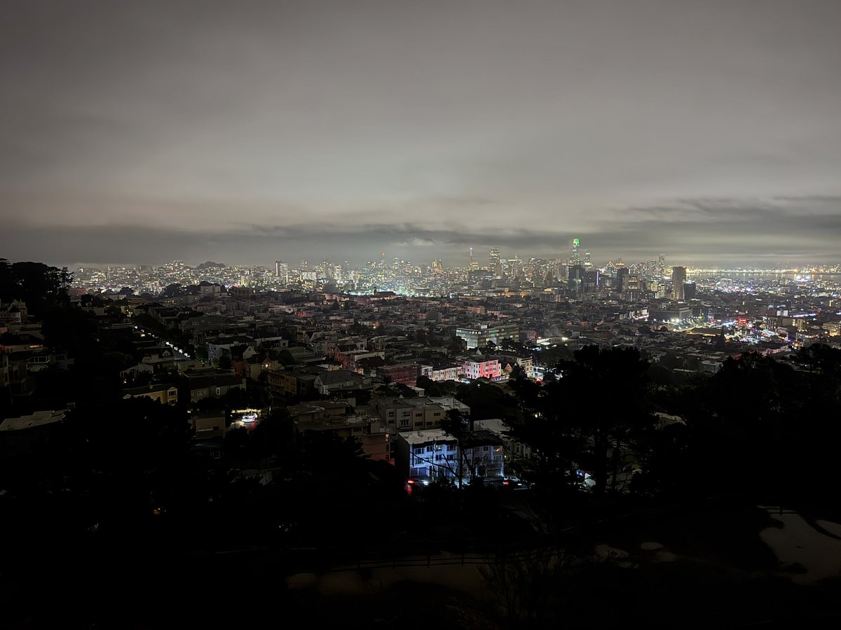 Here's a view of the current power outage in SF. Basically everything north of market