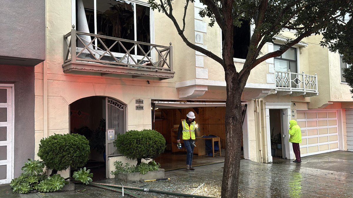 The San Francisco Fire Department is currently on the scene of a structure fire in the 3100 block of Balboa street. Firefighters responded quickly to the fire, making an aggressive interior attack to the 2nd and 3rd floor of the home and extinguishing the fire. The fire has