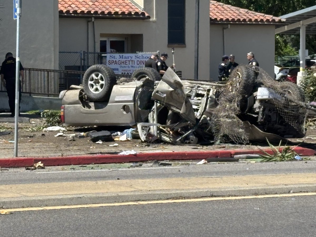 2 in stolen Chevy Silverado die, 3rd in critical condition after pickup truck crashes into median & light pole outside church at First & Monterey in Gilroy while they were trying to elude @MorganHillPD.  