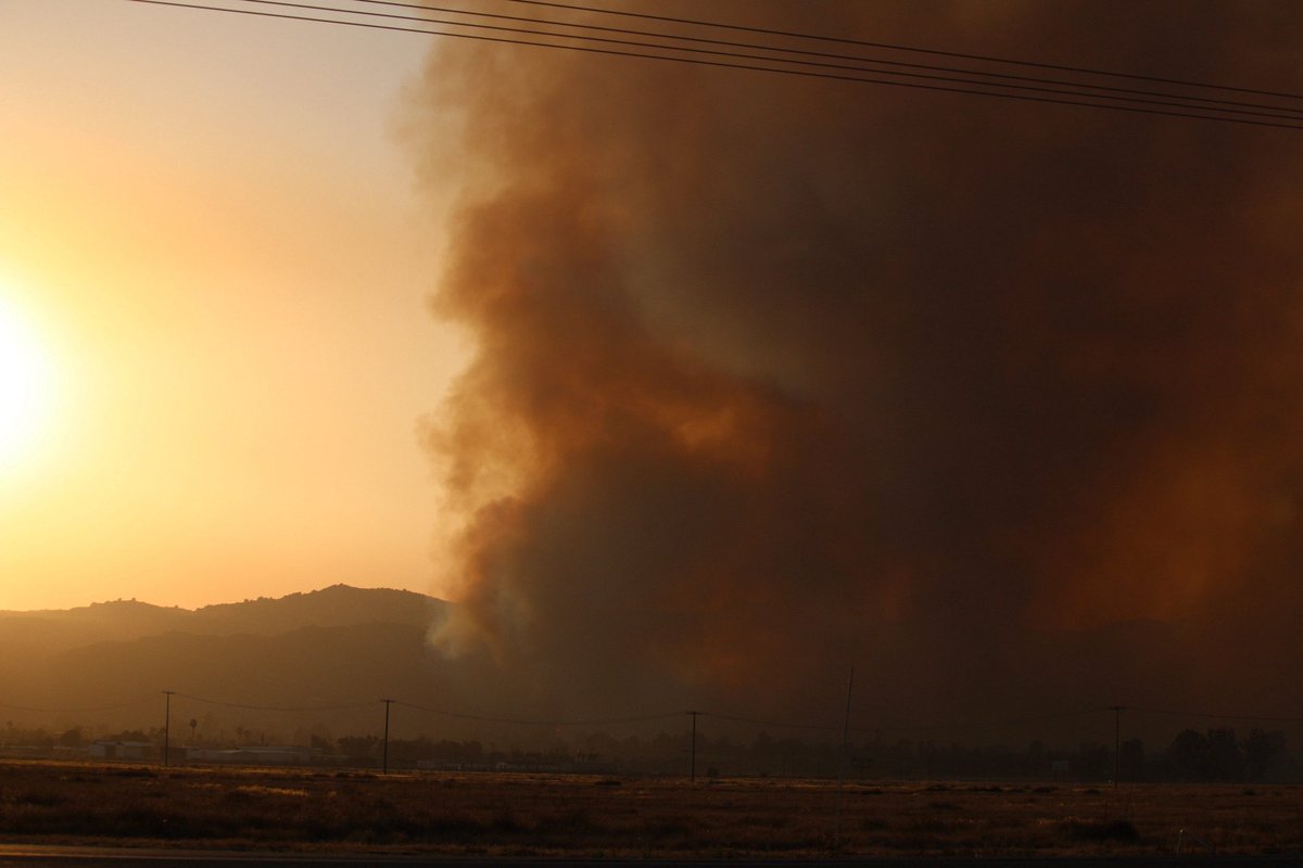 This is how the VeronaFire was looking after it flared up pushing downhill towards Hemet Golf Club and the Surrounding Homes