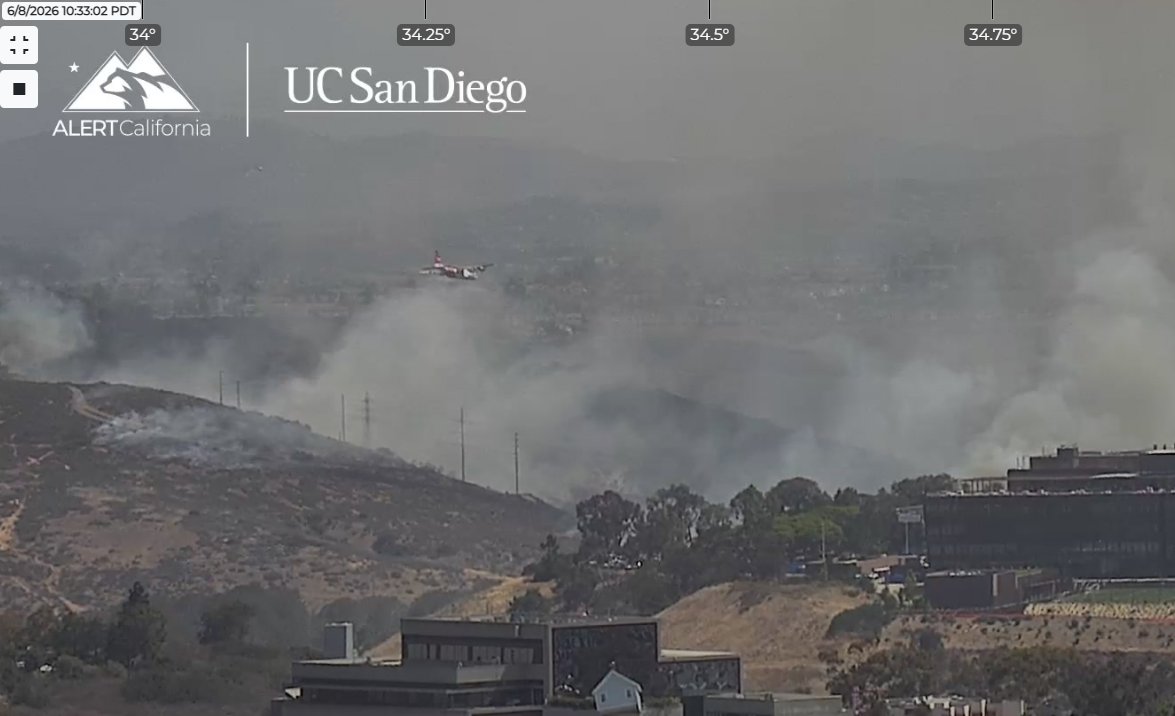 SorrentoFire SanDiego Air attack reporting 60 acres, MROS, retardant along the left flank. Tanker 122 coming in for a drop