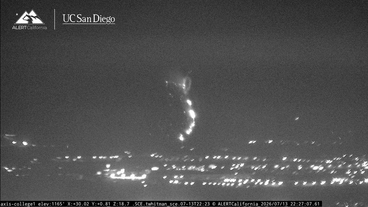 ZebraFire Current view of the Fire, Helitanker 55 is making direct drops on the Right Flank it's looking better at the moment as long as it doesn't burn into the next drainage.Current view of the ZebraFire the Right Flank just burned up another Drainage.  