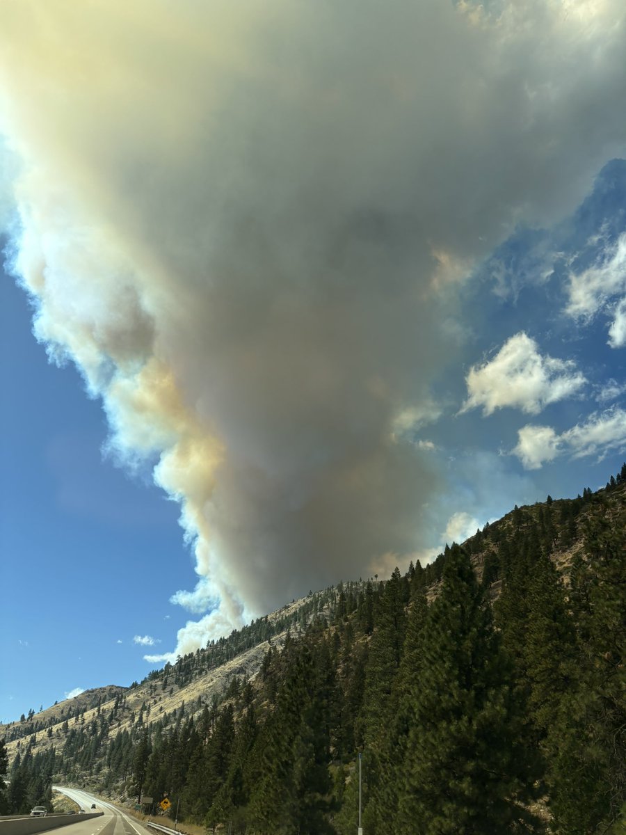 Crews are responding to the FloristonFire. I-80 Westbound at the state line is currently closed .TMFR is monitoring a fire along I-80 near Floriston with a rapid rate of spread in medium/heavy fuels 